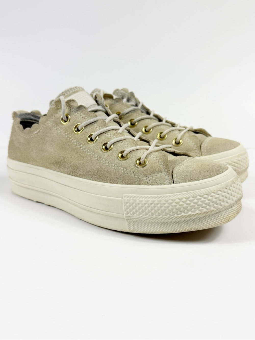 Converse Chuck Taylor lift Scallop Low Top Sneakers Bone with Gold Eyelets 8